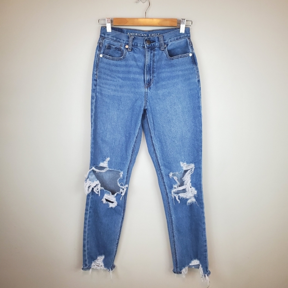 American Eagle Size 0 Distressed Ripped Lightwash Mom Jean